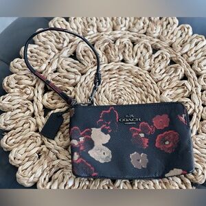 HP 🎉 Coach Black and Red Floral Wristlet - Pebble Leather